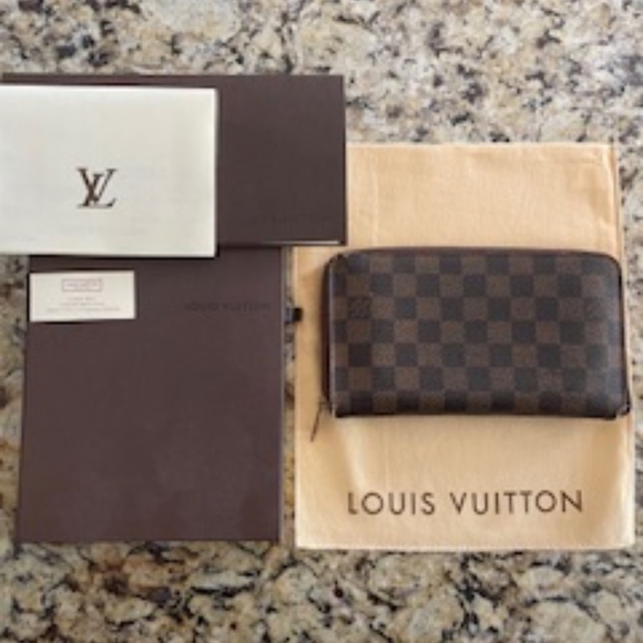 AUTHENTIC Louis Vuitton Zippy Organizer Damier Wallet with dust bag and box - Picture 1 of 13
